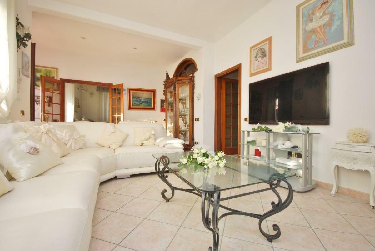 Raffinato Attico Vicino Al Mare Con Solarium Lido Di Camaiore Dış mekan fotoğraf